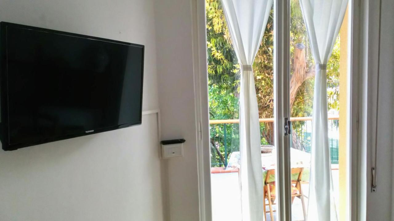 Casa Di Claude Con Posto Auto Finale Ligure Exterior foto