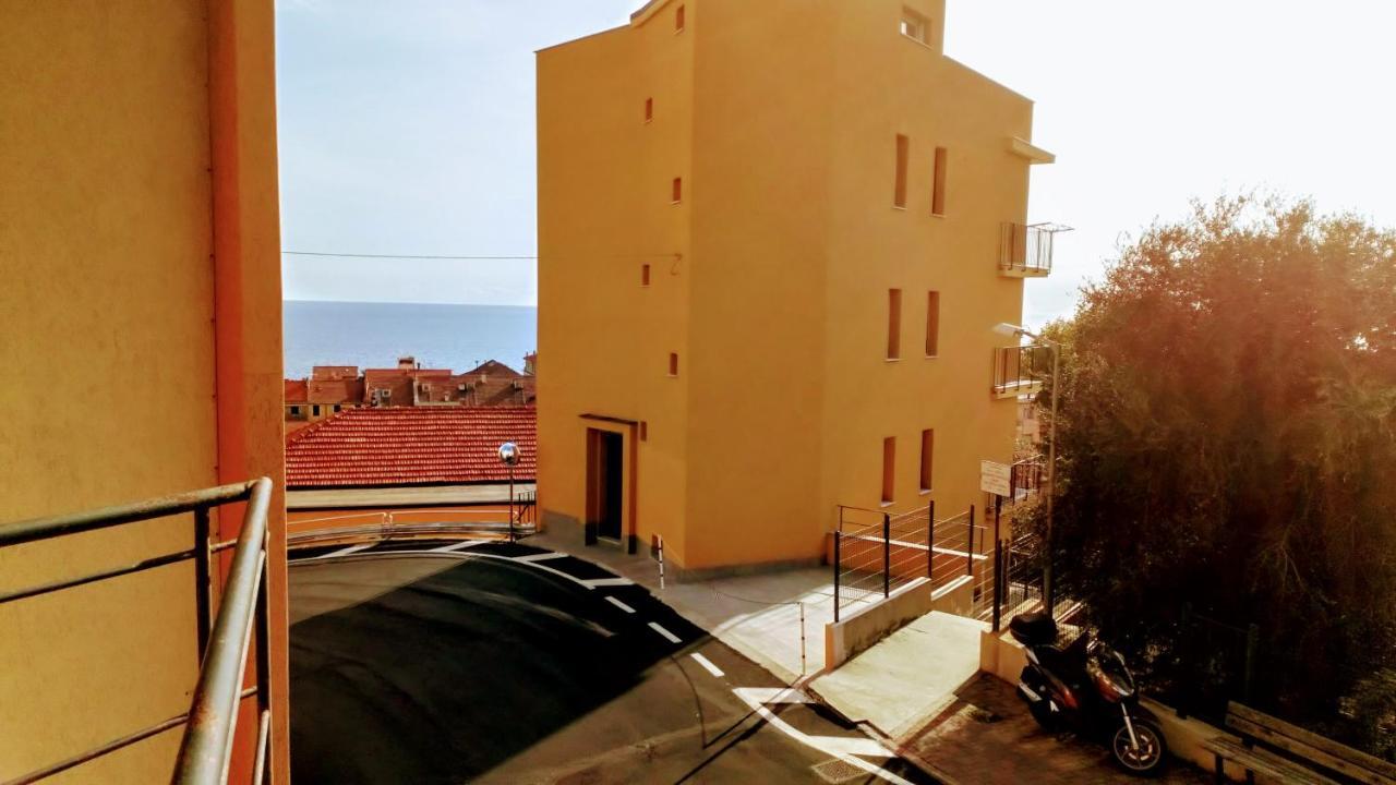 Casa Di Claude Con Posto Auto Finale Ligure Exterior foto