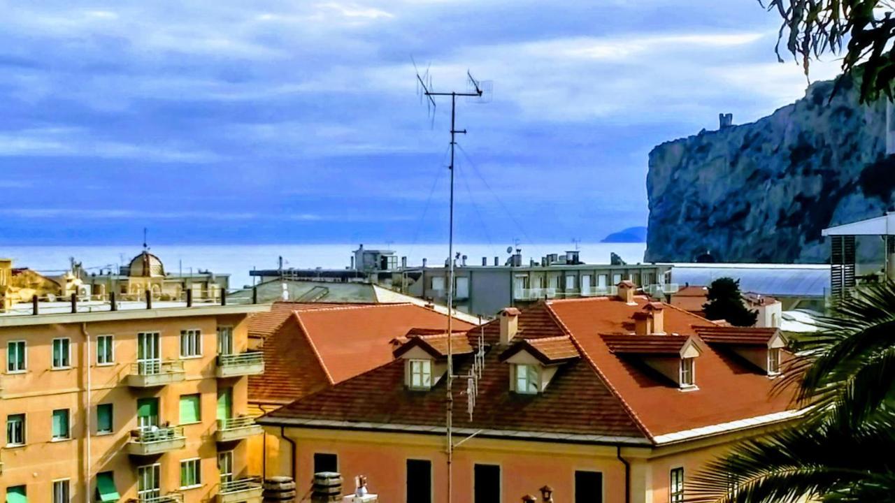 Casa Di Claude Con Posto Auto Finale Ligure Exterior foto