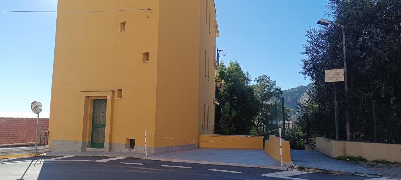 Casa Di Claude Con Posto Auto Finale Ligure Exterior foto