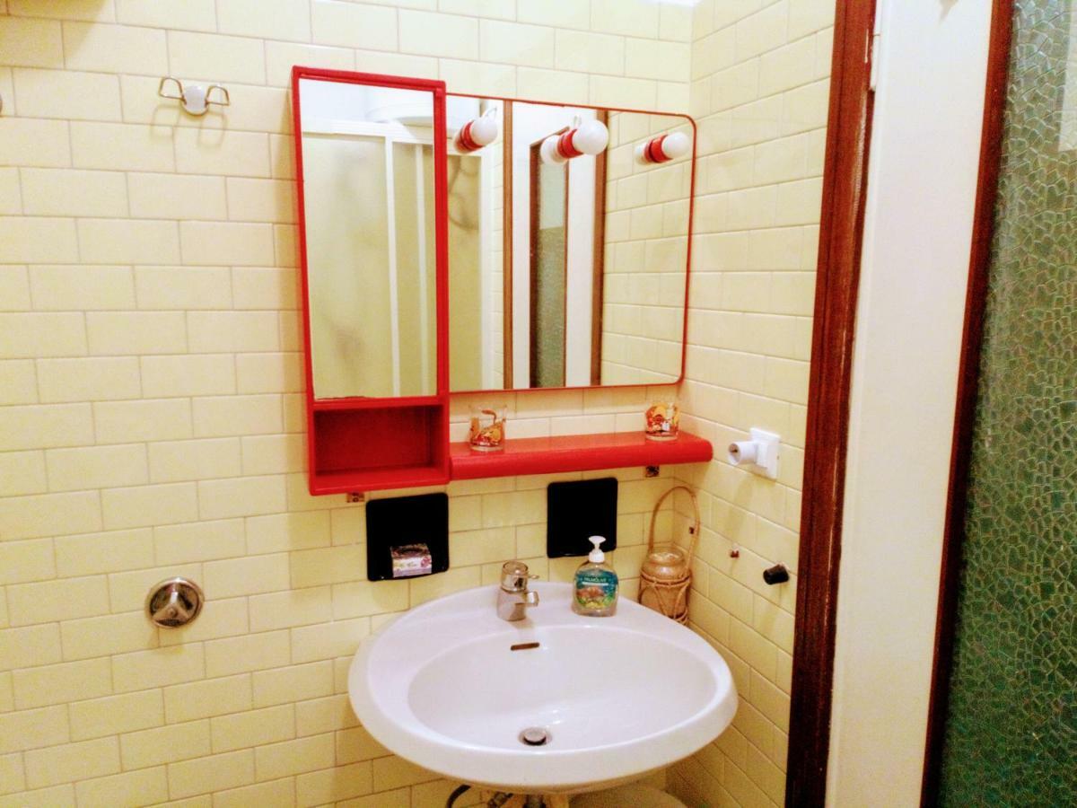 Casa Di Claude Con Posto Auto Finale Ligure Exterior foto