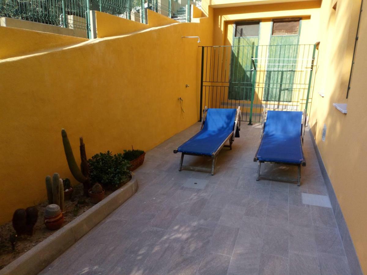 Casa Di Claude Con Posto Auto Finale Ligure Exterior foto