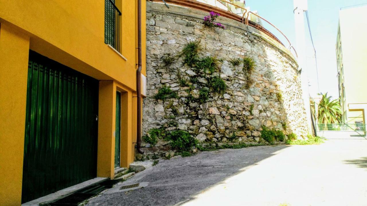 Casa Di Claude Con Posto Auto Finale Ligure Exterior foto