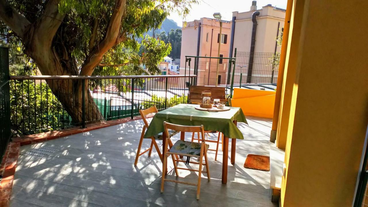 Casa Di Claude Con Posto Auto Finale Ligure Exterior foto